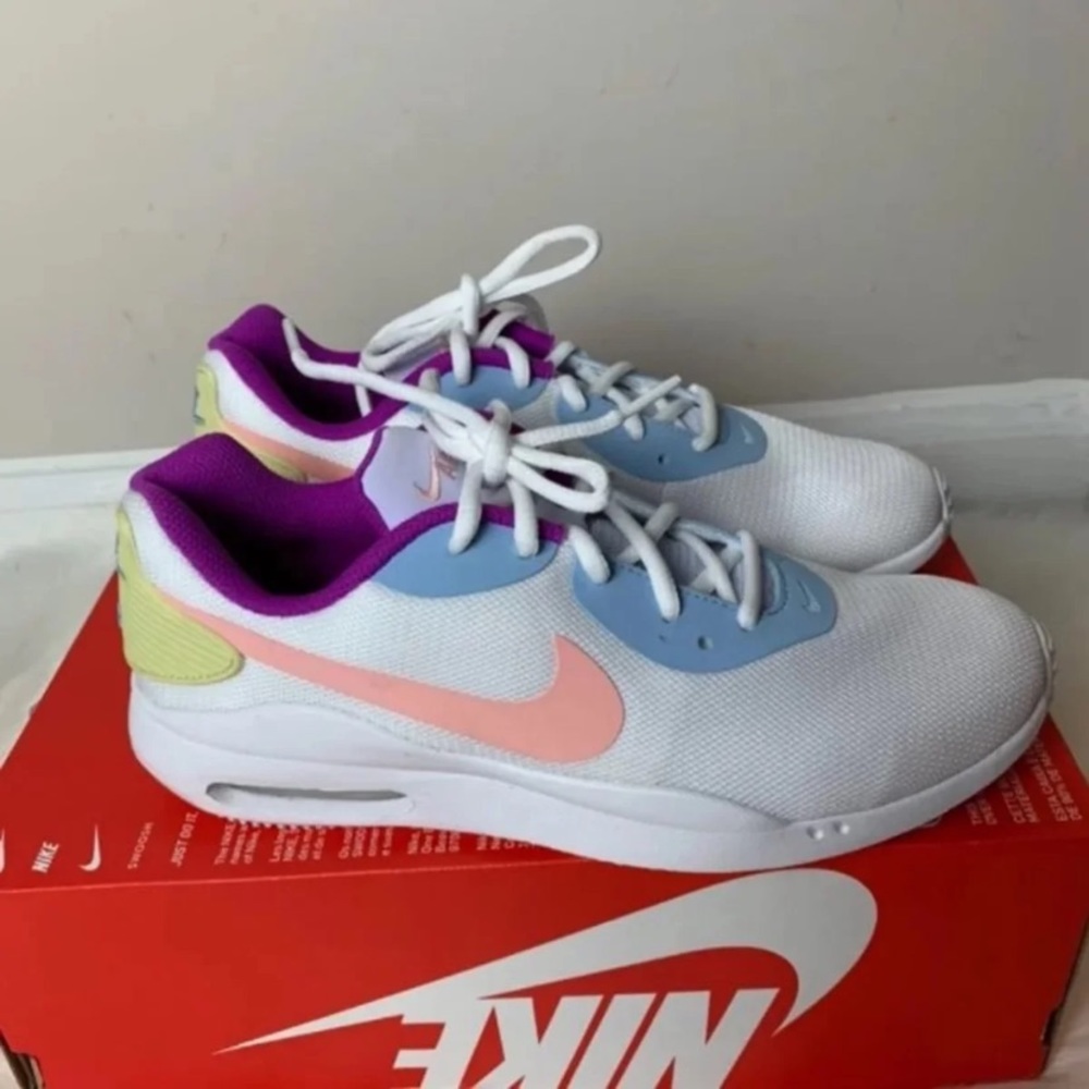 Nike Air Max Oketo Women’s 8 New